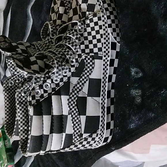 Vans - Picture 2 of 4